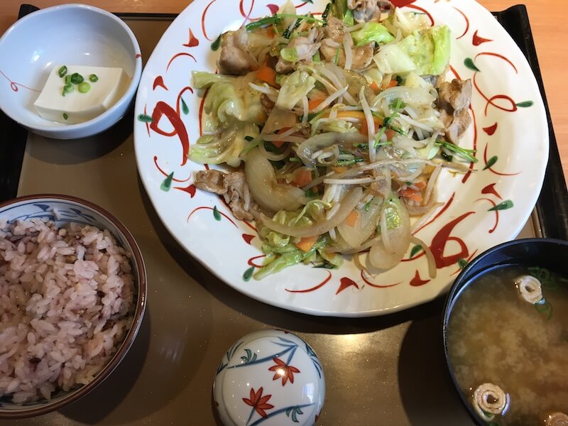 たっぷり野菜の肉野菜炒め定食