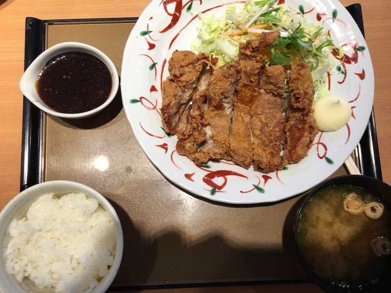 鶏もも一枚揚げ定食（にんにく醤油）